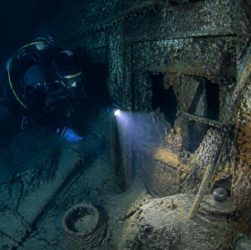 découvrez comment les documentaires sur le titanic dévoilent des secrets cachés, offrant un regard inédit sur l'histoire et les mystères du célèbre paquebot.