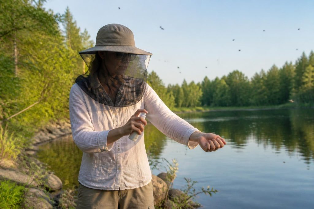 découvrez comment les blackfly, ces petits insectes nuisibles, peuvent gâcher vos étés et apprenez des méthodes efficaces pour les éviter et profiter pleinement de la saison.